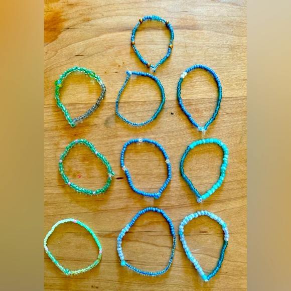10 elastic beaded bracelet sold as set. ππmade by 10 yo for school $.ππ - Picture 2 of 2